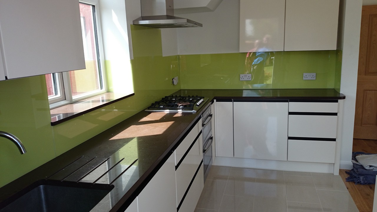 Lime green glass kitchen splashback installed by Bethnal Green glaziers